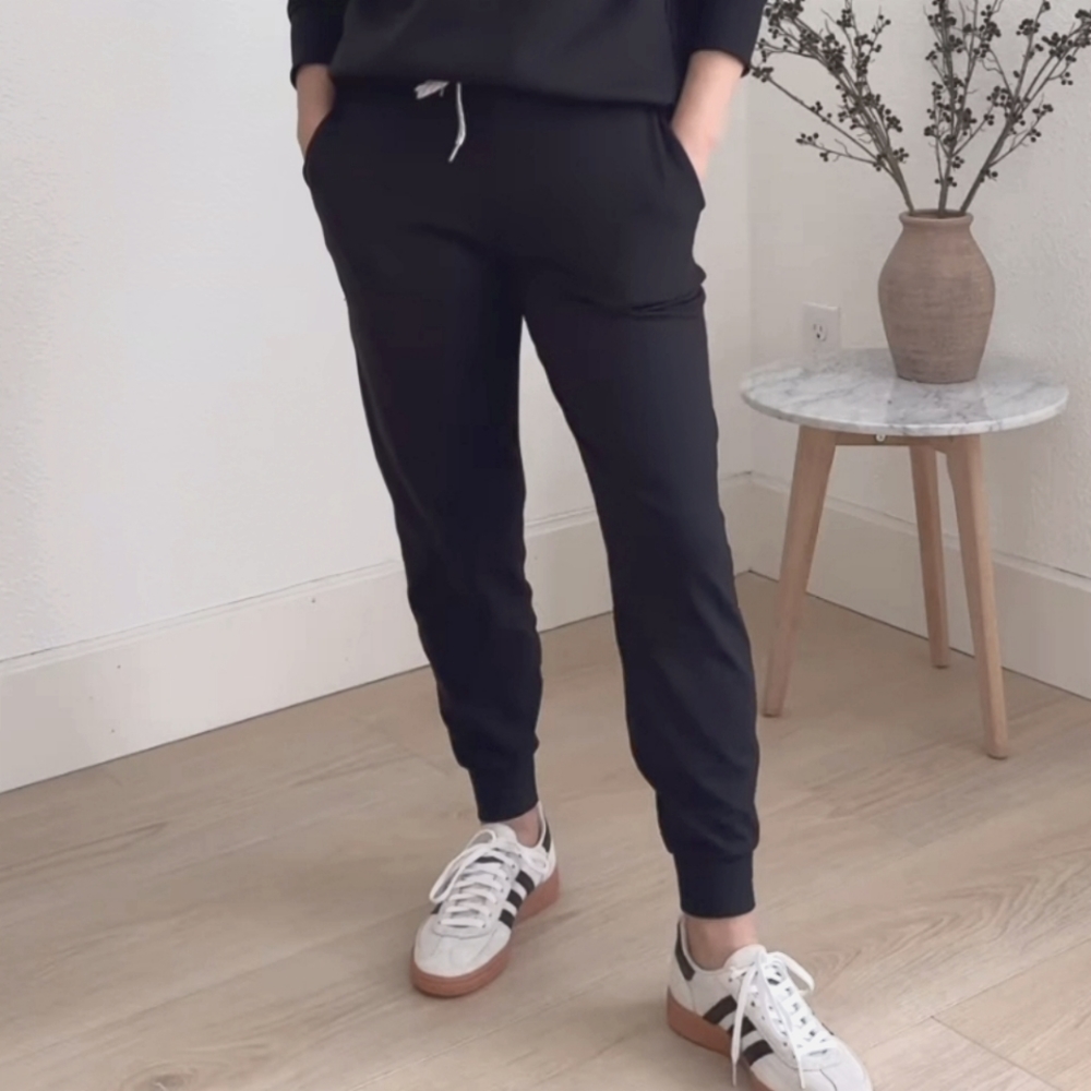 NWT Old Navy Joggers Black Size Small